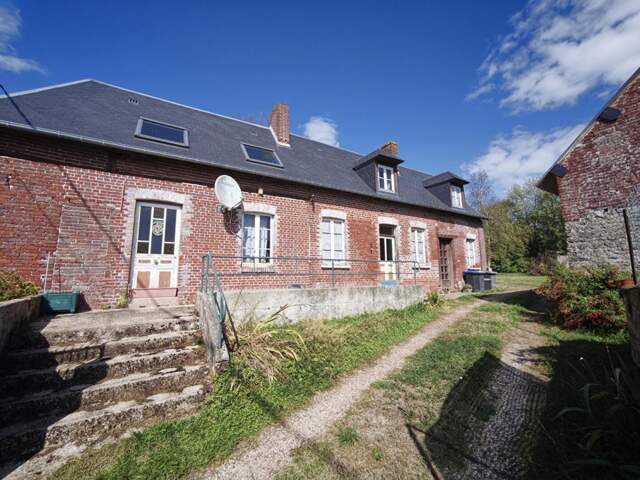 Maison de caractère, dépendances et 7 100 m² de terrain — photo du bien