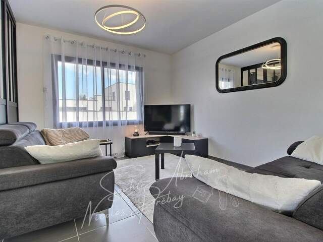 Maison contemporaine BBC , 3 chambres, garage de 48 m², jardin avec piscine — photo du bien