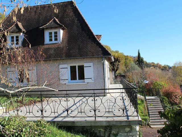Maison de ville type 7, surface 245 m², garage privatif, sur un terrain 1012 m² — photo du bien
