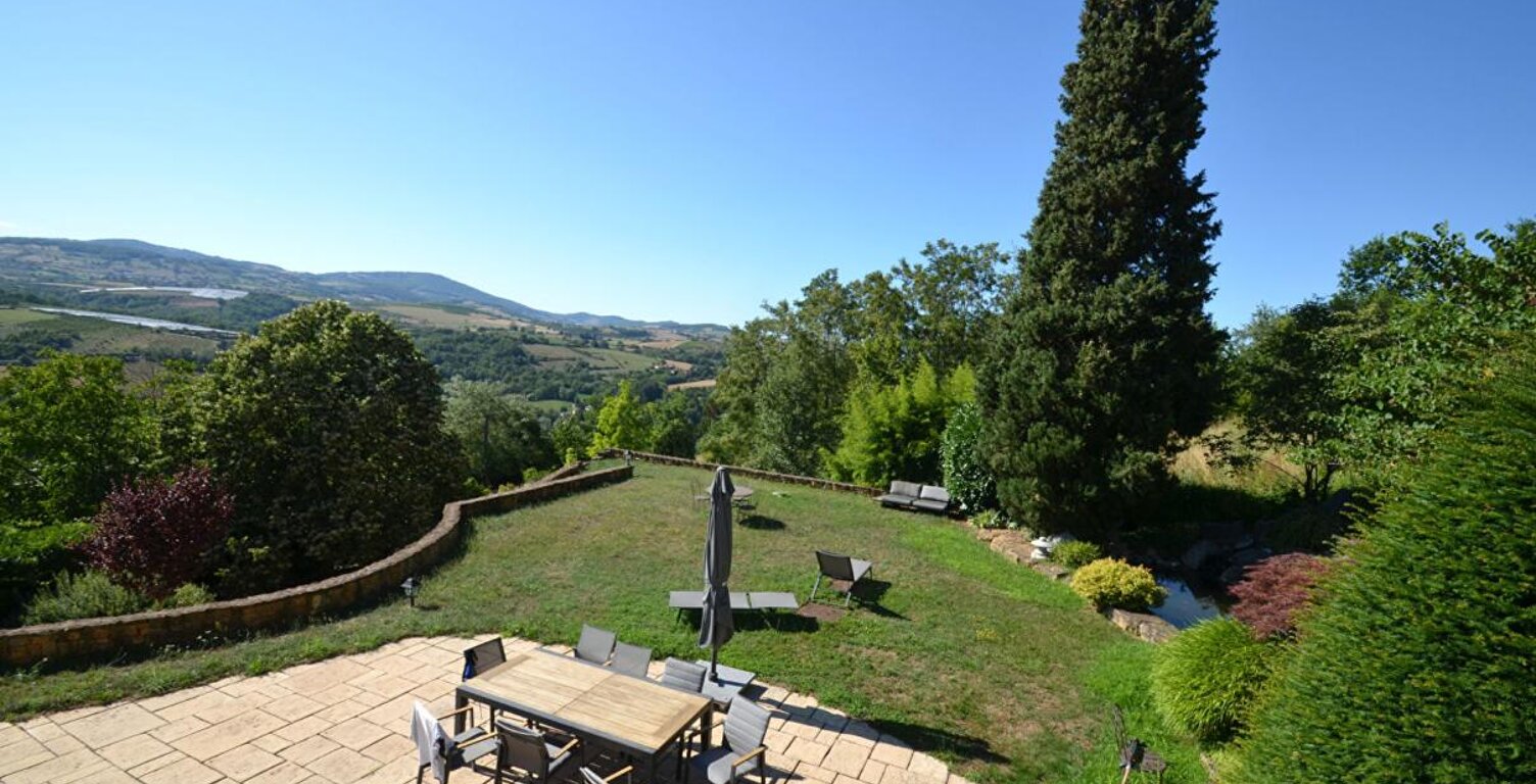 Maison de plus de 290 m2 avec plus de 6 000 m2  de terrain — photo 1