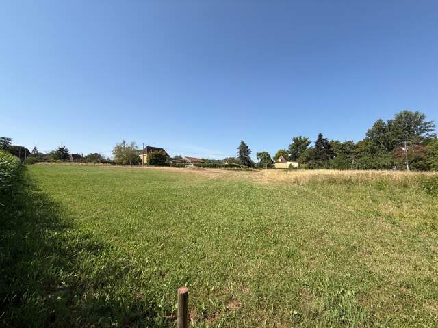 TERRAIN CONSTRUCTIBLE DE 2 779M BORNÉ — photo du bien