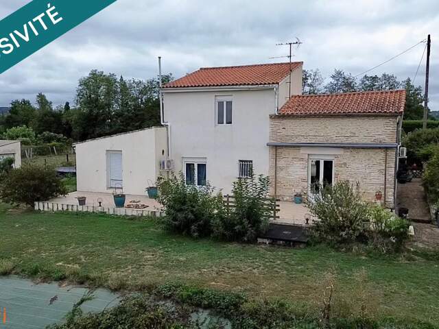 Maison familiale avec dépendances, vaste terrain et vue dégagée sur le Lot — photo du bien
