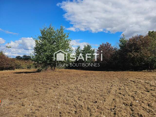 Terrain 1642m² — photo du bien