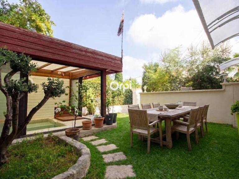 EN EXCLUSIVITÉ !!     COUP DE CŒUR – Maison de charme avec jardin et spa – Quartier Lepic — photo 1