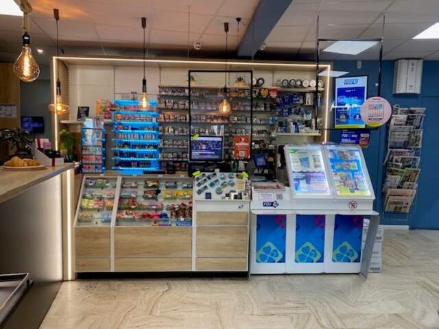 Mandelieu FDC bar tabac brasserie  loto presse  350 000 euros — photo du bien