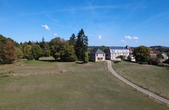 Château du XVIᵉ siècle à Aigurande - 600 m² habitables - 9 ha de prairies et bois – Pays de George Sand Indre (36) 599 000 € — photo 2