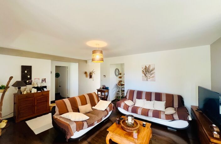 Appartement à vendre 4 pièces SAINT GILLES LES HAUTS (974) — photo 3