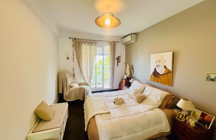 Appartement à vendre 4 pièces SAINT GILLES LES HAUTS (974) — photo 5