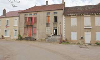 Maison 10 Pièces 240 m² à vendre à Saint-Sernin-du-Plain (71510)