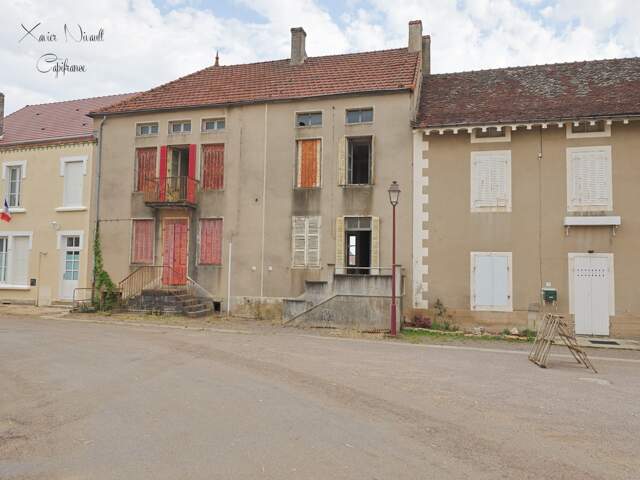 Maison à vendre 10 pièces SAINT SERNIN DU PLAIN (71) — photo du bien