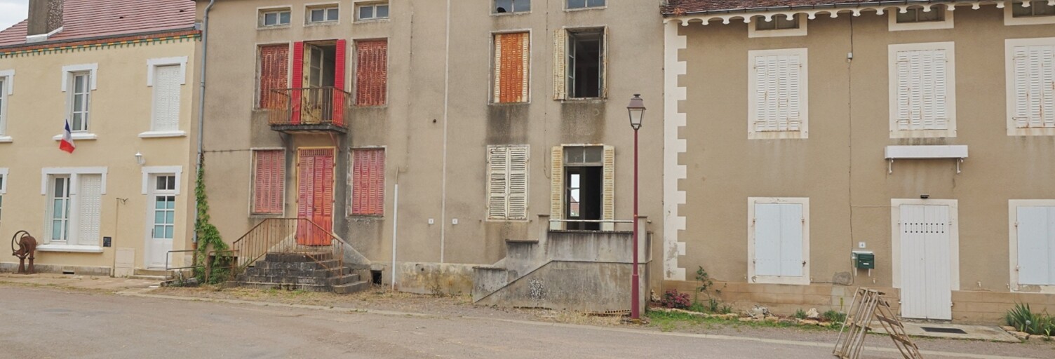 Maison 10 Pièces 240 m² à vendre à Saint-Sernin-du-Plain (71510)