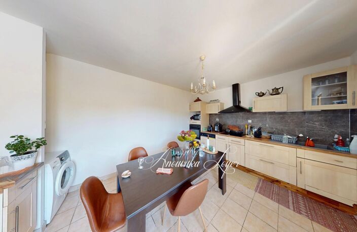 Maison avec jardin et garage — photo 3