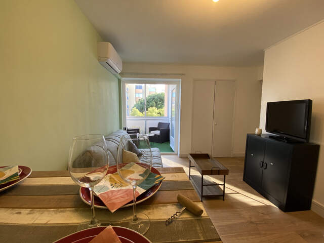 STUDIO REFAIT A NEUF PROCHE CENTRE ET PLAGES — photo du bien