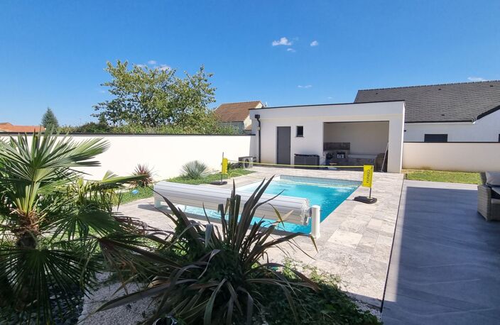 Villa — photo 2