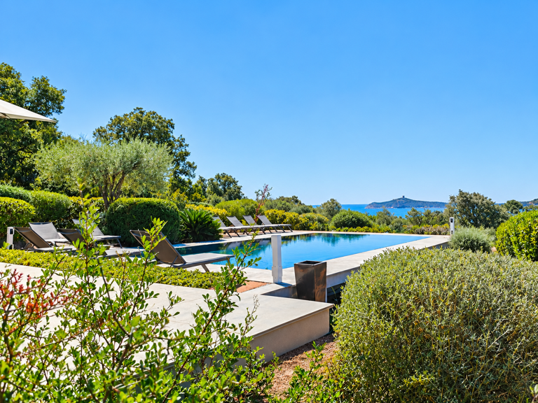 VILLA CONTEMPORAINE DE 292m2 D'EXCEPTION AVEC VUES INCROYABL — photo 1