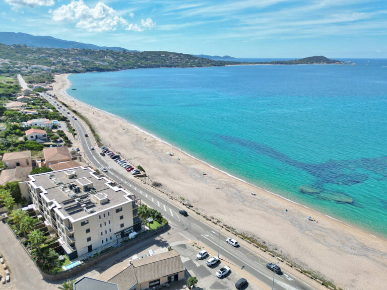 RIVE SUD Agosta Plage - Superbe T3 traversant vue mer + Gara — photo 1