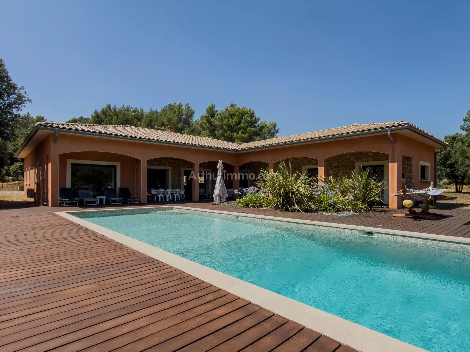 Maison 5 pièces 200 m² · à Tourtour · 200 m² · 956 800 €