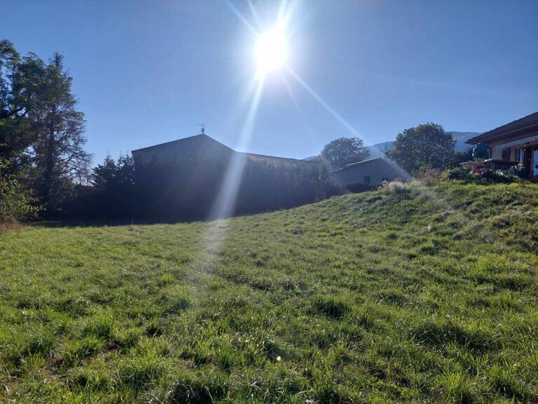Echenevex - terrain constructible 606m² - viabilisé - libre constructeur — photo 1
