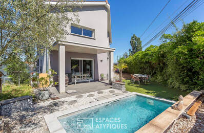 Maison contemporaine avec jardin et piscine — photo du bien