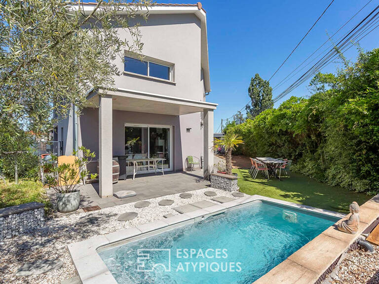 Maison contemporaine avec jardin et piscine — photo 1