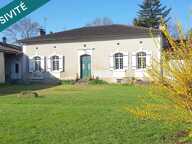 Bien rare : ancienne ferme du XVIII? siècle avec dépendances et grand terrain arboré à Barbezieux-Saint-Hilaire. — photo 2