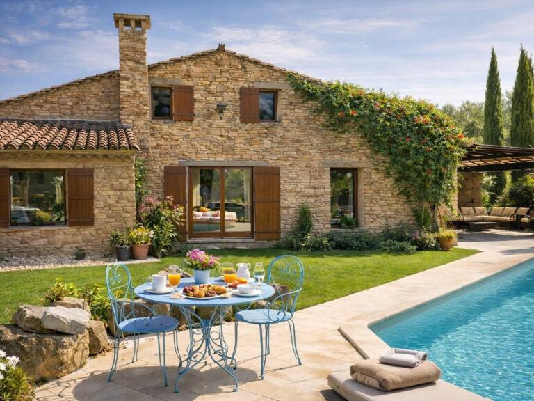 Au pied de Gordes, propriété de caractère composée de 3 maisons en pierre sur 7 750 m² de terrain, idéale pour projet familial ou activité de gîtes. — photo 1