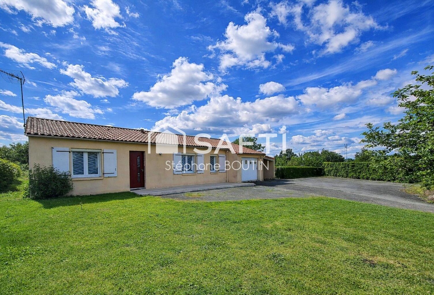 Plain-pied  85 m²  Terrain 1 000 m²  À 9 min de Pouzauges — photo 1