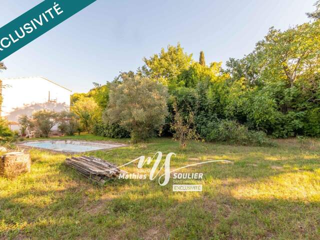 Terrain constructible de 473 m² proche du centre — photo du bien