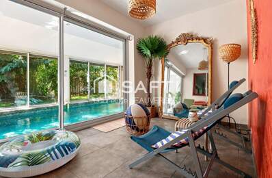 Piscine et jardin proche des plages — photo du bien