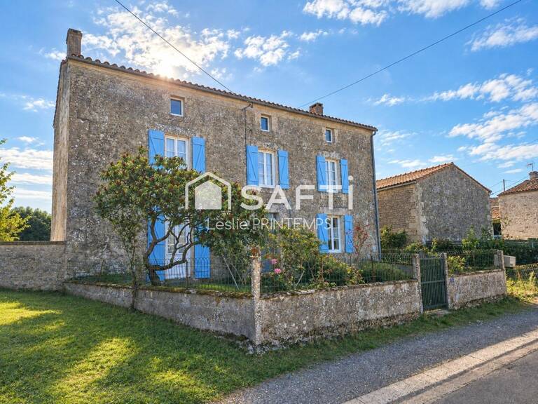 Ancien corps de ferme avec charme et dépendances — photo 1