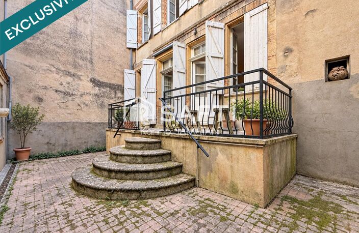Immeuble bourgeois à rénover au cœur de Montastruc-la-Conseillère, offrant de beaux volumes, un T3 indépendant, deux garages et un fort potentiel d'aménagement. — photo 2