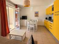 Le charme d'un appartement, le privilège d'une résidence avec piscine. — photo 3