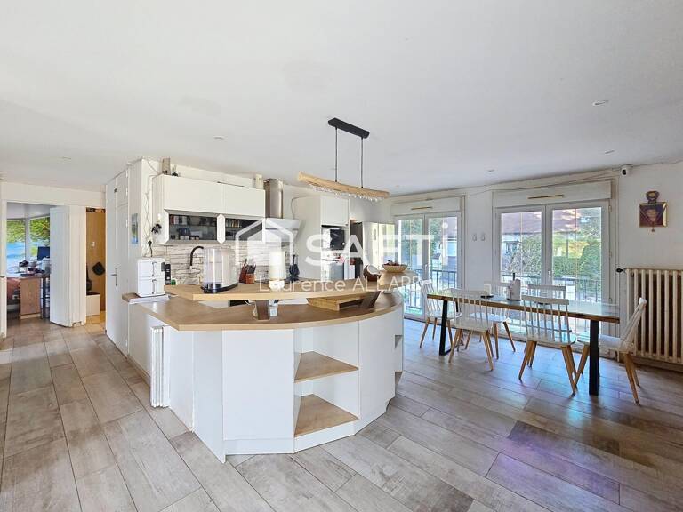 Une maison familiale pleine de potentiel avec plus de 900 m² de jardin ! — photo 1