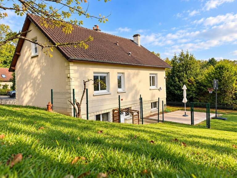 Une maison familiale pleine de potentiel avec plus de 900 m² de jardin ! — photo 1