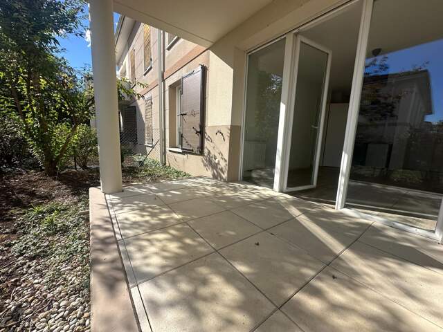 Très agréable T2 lumineux de 38 m² avec jardin privatif  Fargues-Saint-Hilaire — photo du bien