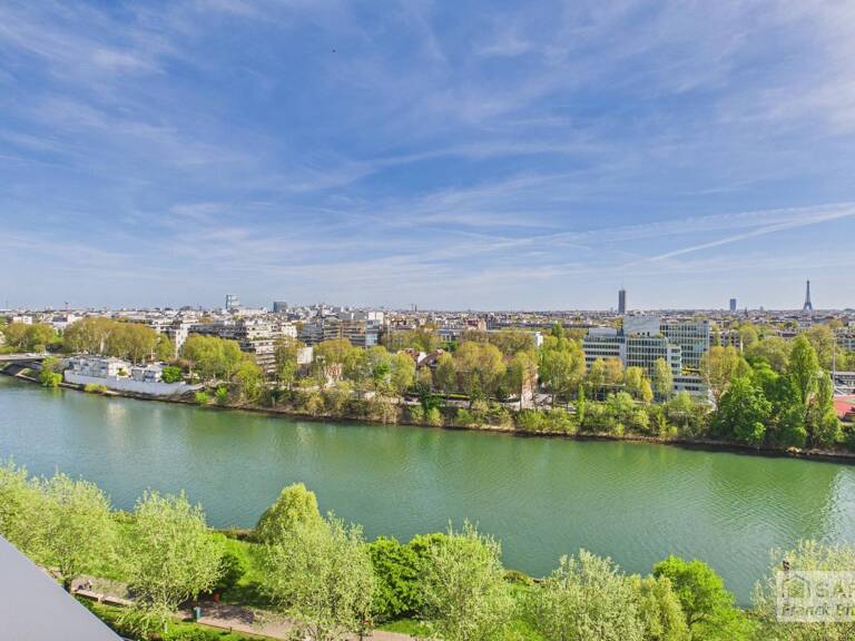 Vue SEINE, ÎLE DE LA JATTE et TOUR EIFFEL. Balcon, cave, et box en sus. — photo 1
