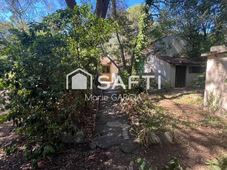 Mazet nîmois à rénover sur 1 200 m² arborés — photo 1