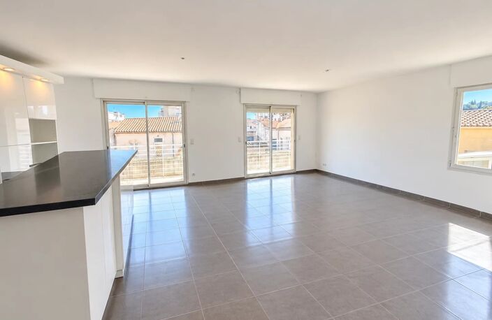 Nîmes, appartement T4 avec vue, 2ème et dernier étage en triplex avec 3 terrasses, 3 chs, 2 places de parking — photo 2