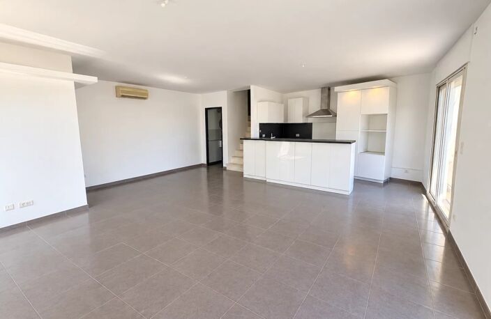 Nîmes, appartement T4 avec vue, 2ème et dernier étage en triplex avec 3 terrasses, 3 chs, 2 places de parking — photo 3