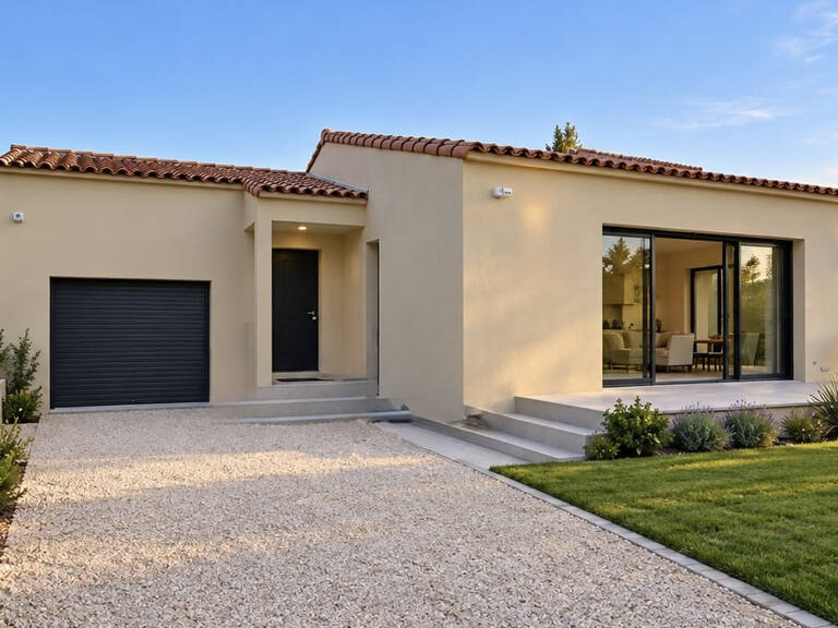 UCHAUD   Une maison qui n'attend plus que vous ! — photo 1