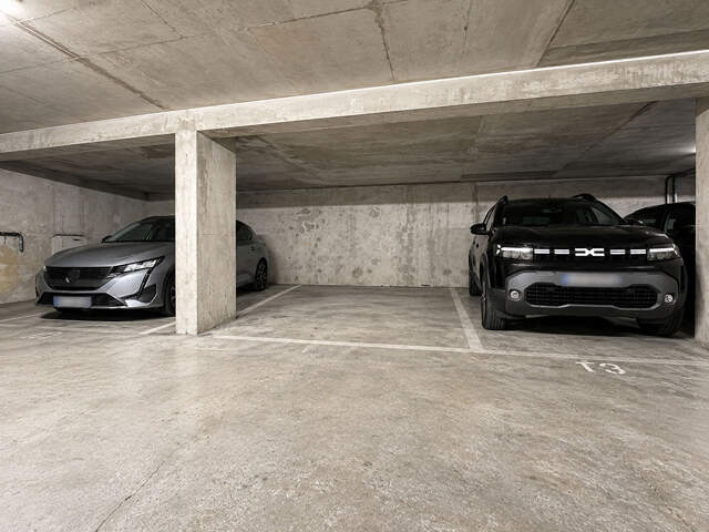 CENTRE VILLE SAINT LAURENT DU VAR - PLACE DE PARKING — photo du bien