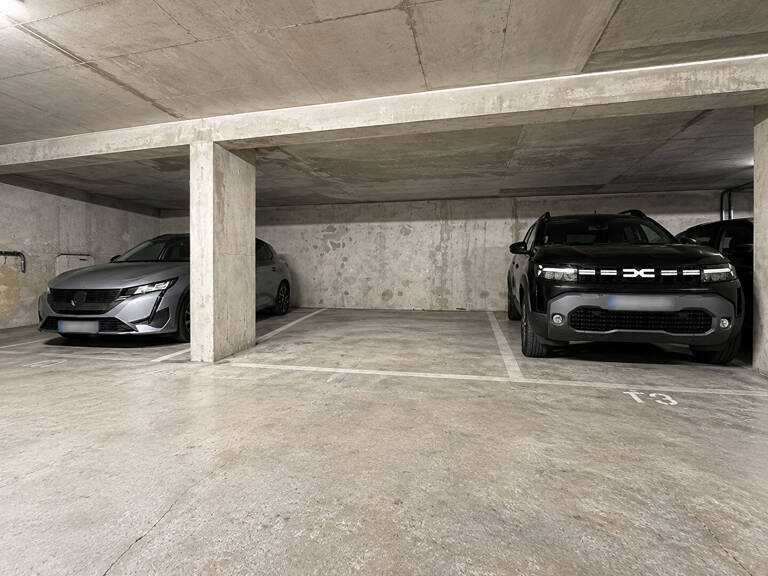 CENTRE VILLE SAINT LAURENT DU VAR - PLACE DE PARKING — photo 1