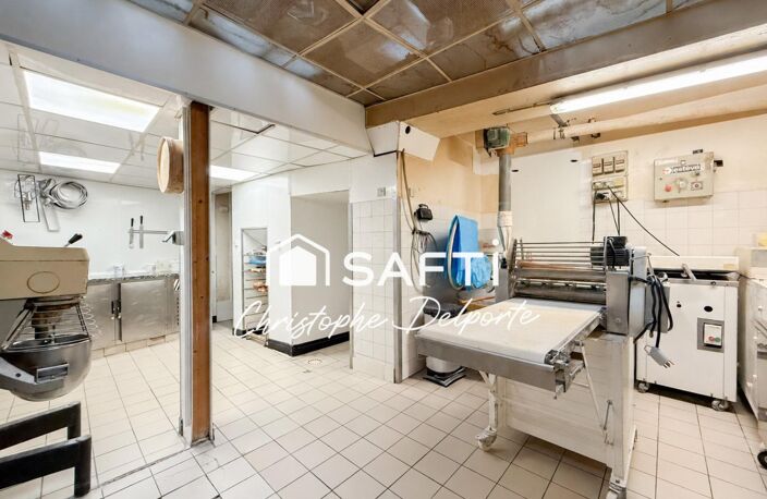 Immeuble mixte - Commerce et duplex T5 + combles — photo 2