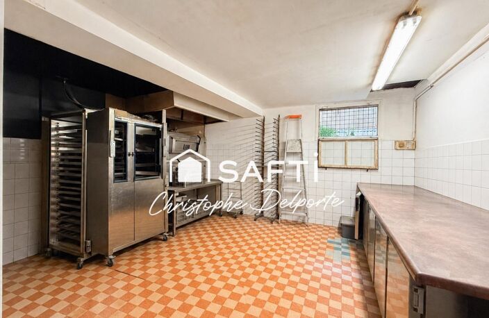 Immeuble mixte - Commerce et duplex T5 + combles — photo 3