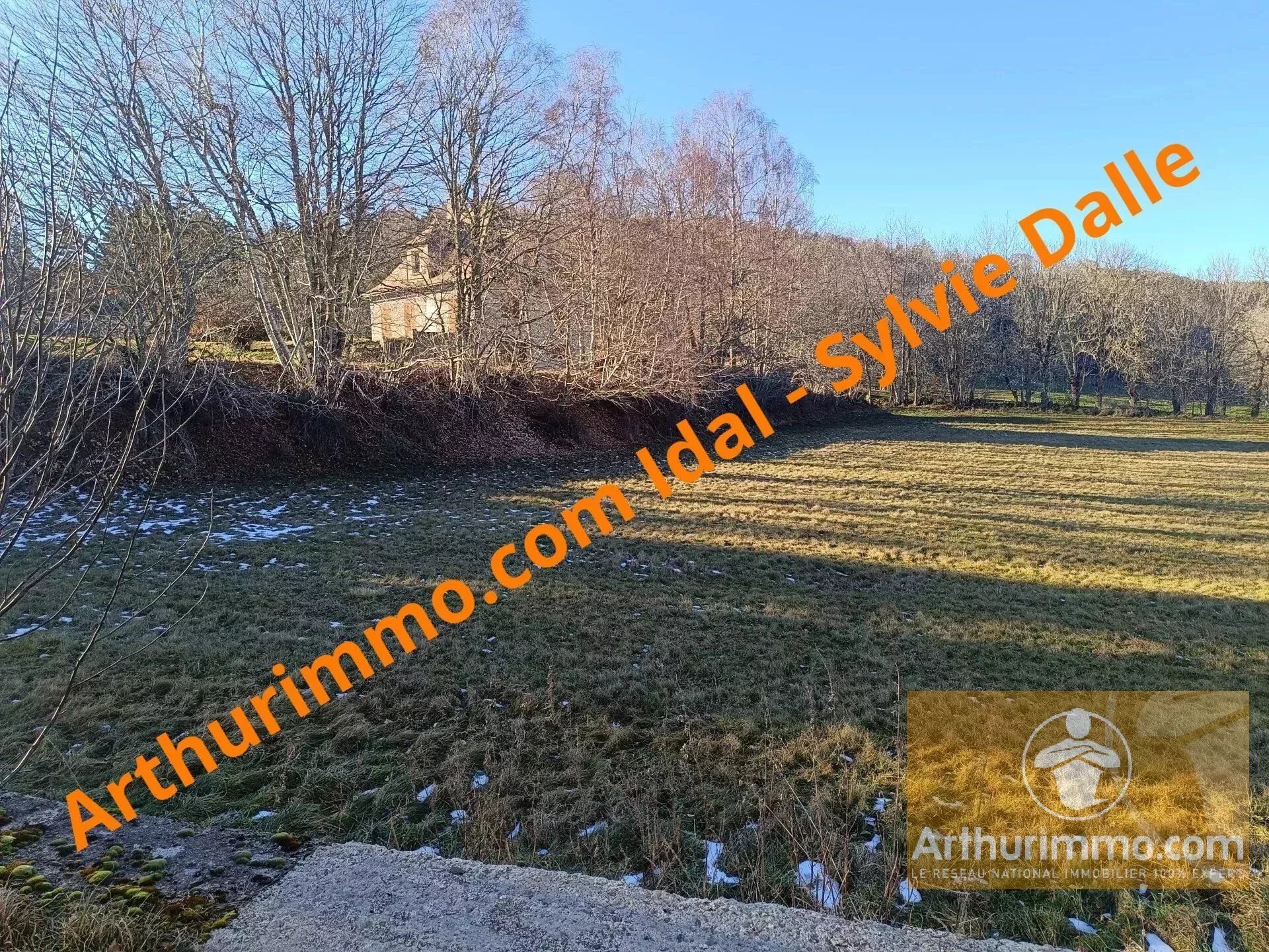 Terrain 2000 m² · à Peyre en Aubrac · 20 000 €