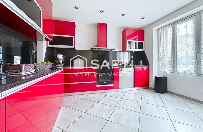 Maison familiale rénovée avec 4 chambres, garage et jardin — photo 2