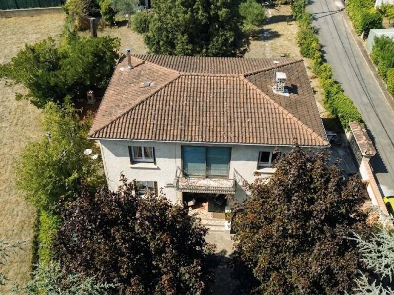 Grande maison familiale T7 4/5 chambres, 2  garages sur 1274m² arborés avec dépendance et puit. — photo 1