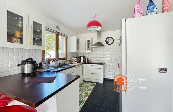 Maison familiale à Saint-André-le-Gaz, proche gare. — photo 3