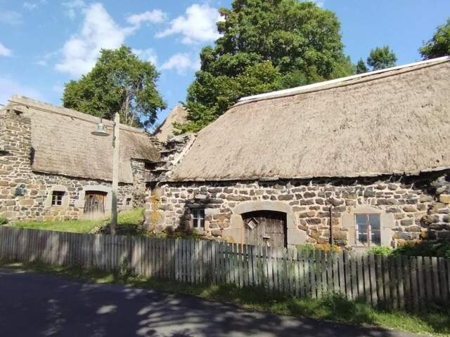 Rare, 2 chaumières dans hameau touristique de Haute Loire — photo du bien