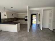 Vue sur les montagnes, environnement paisible, maison familiale — photo 2